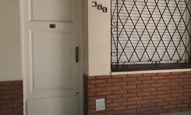 Venta Monte Grande Casa Centrica de 3 dormitorios 2 baños c/ cochera y patio