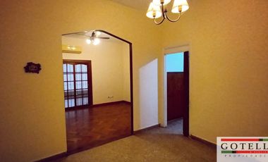 Venta Monte Grande Casa Centrica de 3 dormitorios 2 baños c/ cochera y patio