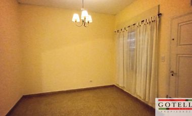 Venta Monte Grande Casa Centrica de 3 dormitorios 2 baños c/ cochera y patio