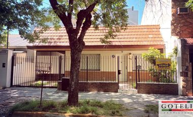 Venta Monte Grande Casa Centrica de 3 dormitorios 2 baños c/ cochera y patio