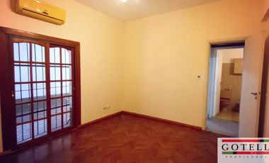 Venta Monte Grande Casa Centrica de 3 dormitorios 2 baños c/ cochera y patio