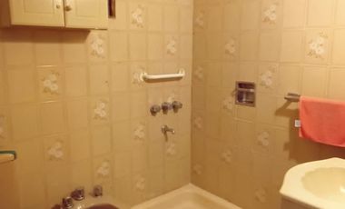 Venta Monte Grande Casa Centrica de 3 dormitorios 2 baños c/ cochera y patio