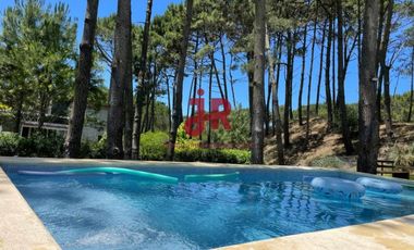CODIGO 687 - 4 DORMITORIOS EN SUITE CON PILETA Y GARAGE - ZONA ALAMOS PINAMAR