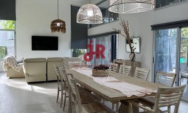 CODIGO 687 - 4 DORMITORIOS EN SUITE CON PILETA Y GARAGE - ZONA ALAMOS PINAMAR