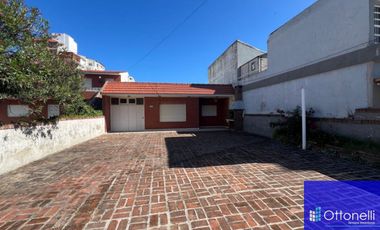 Casa en venta de 2 dormitorios c/ cochera en Costa Azul
