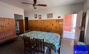 Casa en venta de 2 dormitorios c/ cochera en Costa Azul