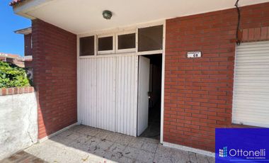 Casa en venta de 2 dormitorios c/ cochera en Costa Azul