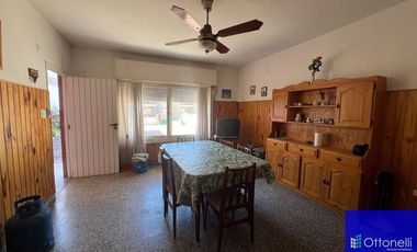 Casa en venta de 2 dormitorios c/ cochera en Costa Azul