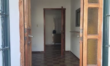 Casa en alquiler temporario de 2 dormitorios c/ cochera en Villa Cura Brochero