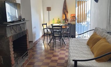 Casa en alquiler temporario de 2 dormitorios c/ cochera en Villa Cura Brochero