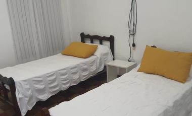 Casa en alquiler temporario de 2 dormitorios c/ cochera en Villa Cura Brochero