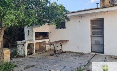 Casa en alquiler temporario de 2 dormitorios c/ cochera en Villa Cura Brochero