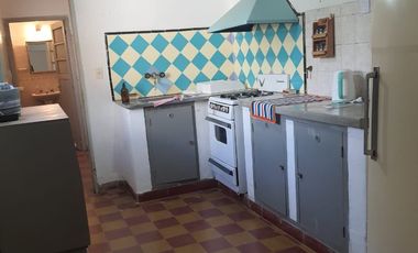 Casa en alquiler temporario de 2 dormitorios c/ cochera en Villa Cura Brochero