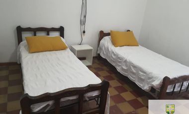 Casa en alquiler temporario de 2 dormitorios c/ cochera en Villa Cura Brochero
