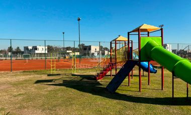 OPORTUNIDAD Increíble Lote en esquina Barrio Santa Lucia, Pilar del Este.
