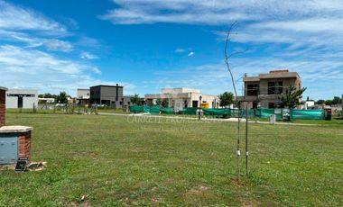 OPORTUNIDAD Increíble Lote en esquina Barrio Santa Lucia, Pilar del Este.