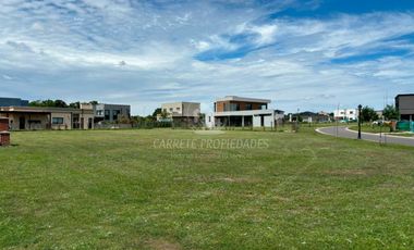 OPORTUNIDAD Increíble Lote en esquina Barrio Santa Lucia, Pilar del Este.