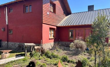 FINA PATAGONIA. Casa en venta de 3 dormitorios c/ cochera en San Martin de los Andes