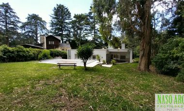 RETASADA - Propiedad de primer nivel en venta en Sierra de los Padres. Gas Nat.