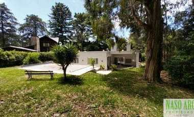 RETASADA - Propiedad de primer nivel en venta en Sierra de los Padres. Gas Nat.