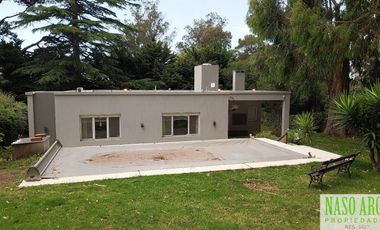 RETASADA - Propiedad de primer nivel en venta en Sierra de los Padres. Gas Nat.