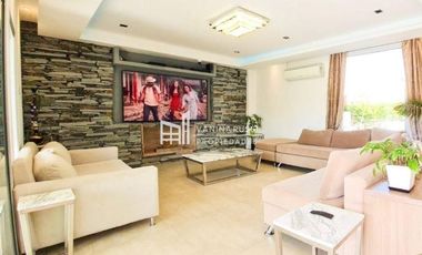 Casa en alquiler de 4 dormitorios c/ cochera en Nordelta Los Lagos