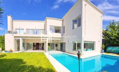 Casa en alquiler de 4 dormitorios c/ cochera en Nordelta Los Lagos