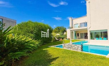 Casa en alquiler de 4 dormitorios c/ cochera en Nordelta Los Lagos