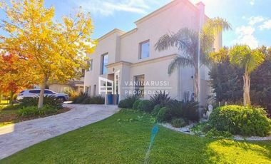Casa en alquiler de 4 dormitorios c/ cochera en Nordelta Los Lagos