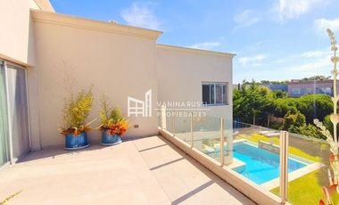Casa en alquiler de 4 dormitorios c/ cochera en Nordelta Los Lagos