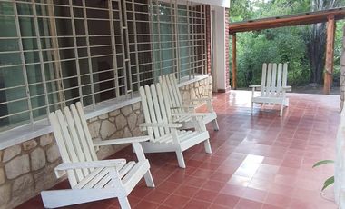 Casa en alquiler temporario de 2 dormitorios c/ cochera en San Lorenzo