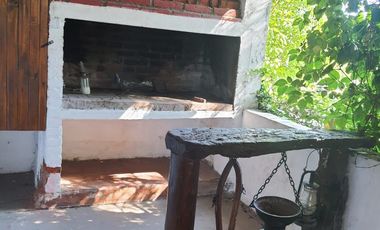 Casa en alquiler temporario de 2 dormitorios c/ cochera en San Lorenzo