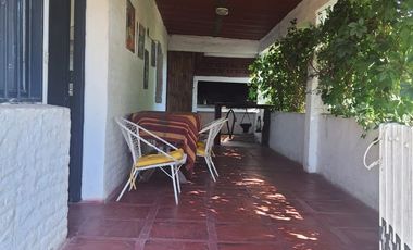 Casa en alquiler temporario de 2 dormitorios c/ cochera en San Lorenzo