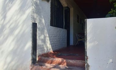 Casa en alquiler temporario de 2 dormitorios c/ cochera en San Lorenzo