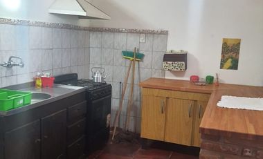 Casa en alquiler temporario de 2 dormitorios c/ cochera en San Lorenzo