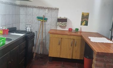 Casa en alquiler temporario de 2 dormitorios c/ cochera en San Lorenzo