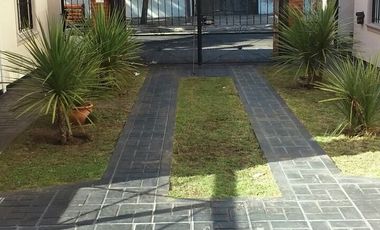 Dúplex en alquiler temporario de 3 dormitorios c/ cochera en San Bernardo