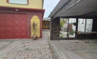 Oportunidad. Venta Chalet 3 ambientes con garaje y quincho