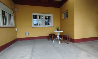 Oportunidad. Venta Chalet 3 ambientes con garaje y quincho