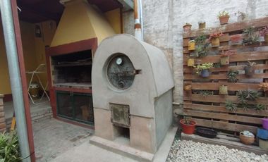 Oportunidad. Venta Chalet 3 ambientes con garaje y quincho