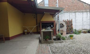 Oportunidad. Venta Chalet 3 ambientes con garaje y quincho