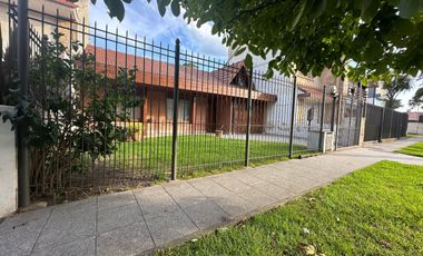 VENTA casa con parque y cochera Punta Mogotes Mar del Plata 4 ambientes