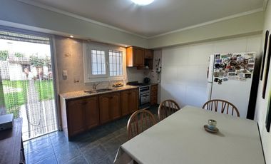 VENTA casa con parque y cochera Punta Mogotes Mar del Plata 4 ambientes