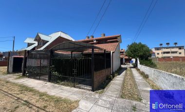Dúplex en venta de 2 dormitorios c/ cochera en Mar del Tuyú