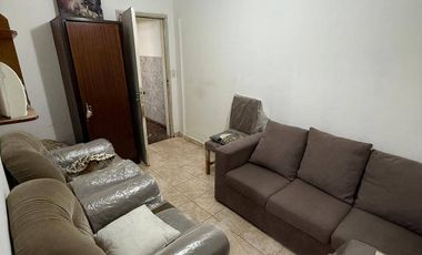VENTA casa 3 ambientes con cochera, departamento, patio y casa al fondo con segundo patio
