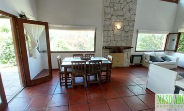 OPORTUNIDAD!! Casa en venta en Sierra de los Padres con gas natural.