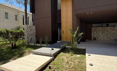 Casa en alquiler de 3 dormitorios c/ cochera en Canning