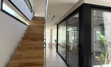 Casa en alquiler de 3 dormitorios c/ cochera en Canning