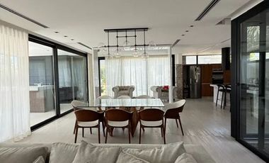 Casa en alquiler de 3 dormitorios c/ cochera en Canning