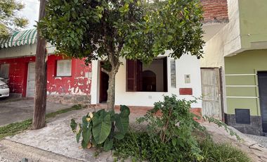 Casa en Venta en Los Perales – Ubicación Ideal para Vivir o Invertir